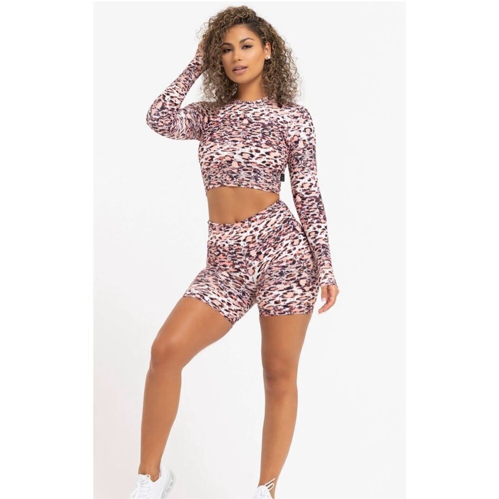 LiCi Fit Workout Set in Safari LS Crop top and shorts size M/L Scrunch Butt Leop